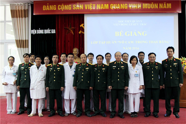 Bế giảng Lớp tập huấn “Vô cảm trong thay băng bỏng” 